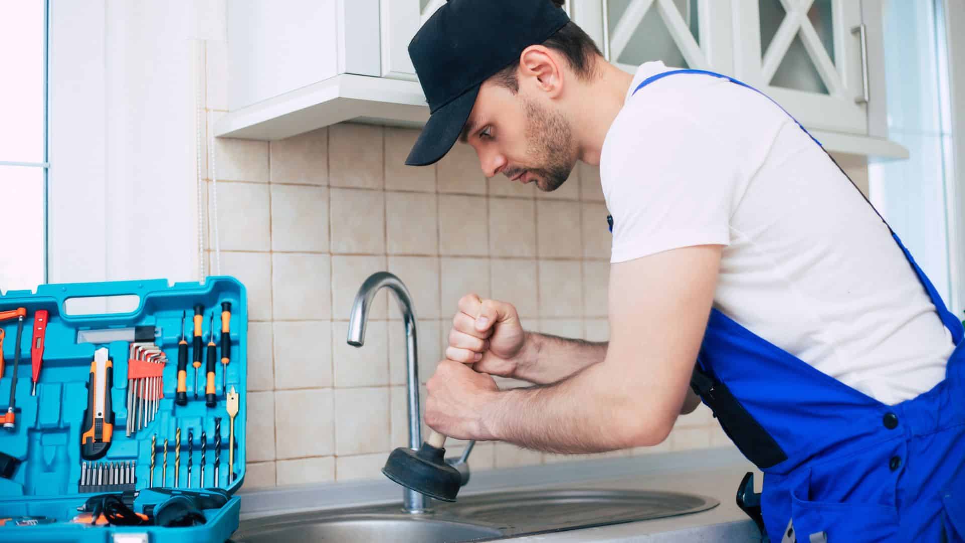 תחזוקת אינסטלציה בבית – בעיות נפוצות וכיצד לפתור אותן בעצמך